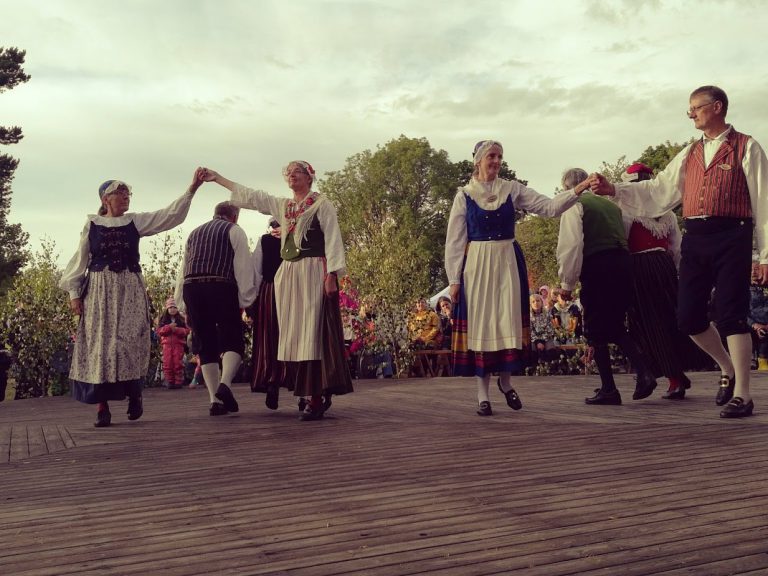 Åländska folkdansare